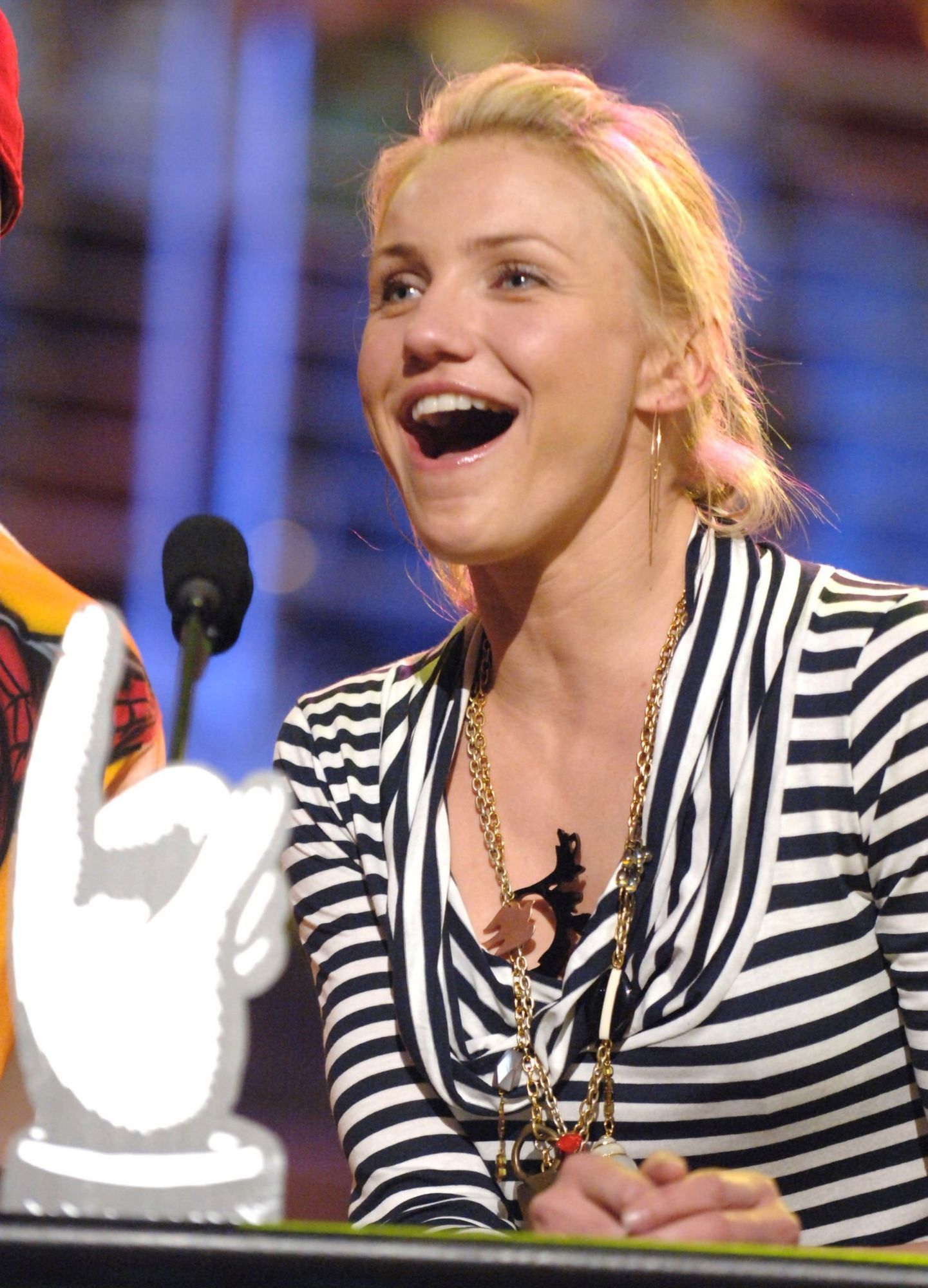 048.jpg 048.jpg